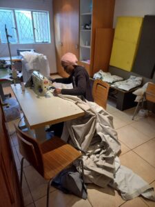 Cizen doing pinched pleats